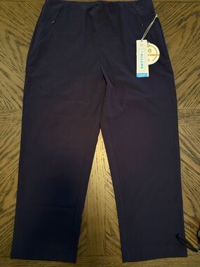 Tail Women's Navy Capris